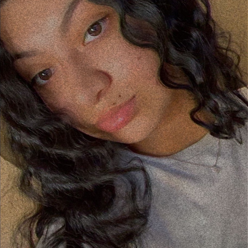 Meet your Posher, Alyana